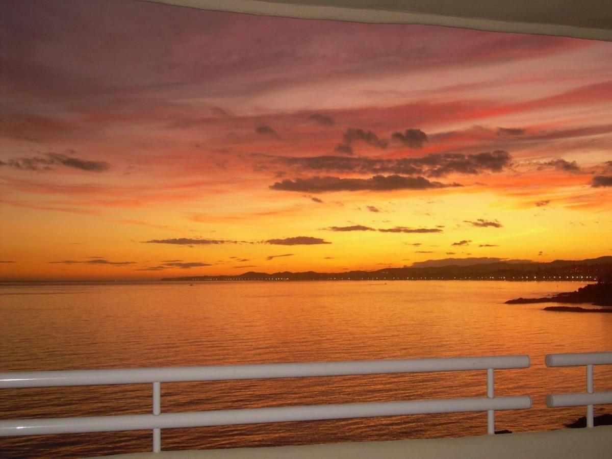 Holidays2Benalmadena Torrequebrada Sea View Front Beach With Pool Parking & Terraces Bagian luar foto